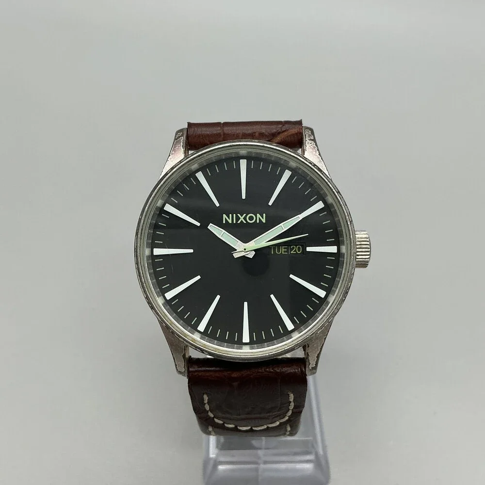 Nixon Sentry Mens Watch 42mm Black Dial Stainless Leather Day Date New Battery